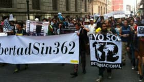 Foto: #YoSoy132 protesta frente a la ALDF 