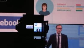 Consultores electorales de Trump admiten el uso de sobornos y de trabajadoras sexuales "para atrapar políticos"