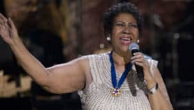 "Aretha Franklin nació en medio de la opresión"; recuerdan a la cantante con misa en su honor