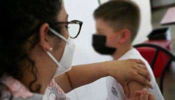 Alerta: millones de niñas, niños y jóvenes no han recibido las vacunas contra DTP