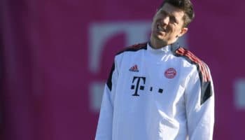 "(Lewandowski) Tiene contrato hasta 2023 y lo cumplirá": Oliver Kahn | Video