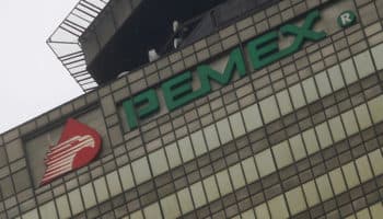 Pemex firma contrato de 1,500 millones de dólares para extracción de gas