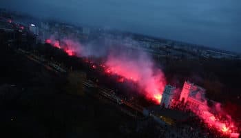 Símbolos nazis acompañados de consignas sobre la quema de judíos durante celebración de Independencia en Polonia