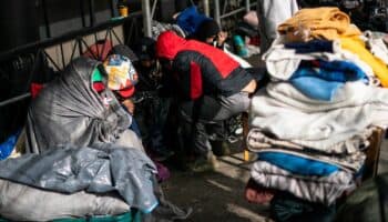 NY quiere menos migrantes: los manda en camiones a Canadá