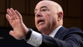 Narco sí controla regiones de México, asegura Mayorkas