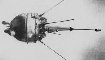 Se cumplen 65 años del primer objeto humano en la Luna | Video