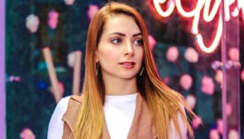 ¿Qué estudios tiene YosStop?