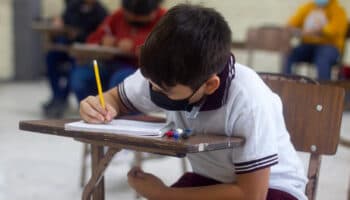 Presupuesto de 2025 destinará más recursos a becas y menos a infraestructura: Mexicanos Primero | Video