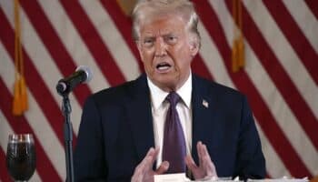 Trump dice que será política oficial del Gobierno de EU reconocer solo dos géneros