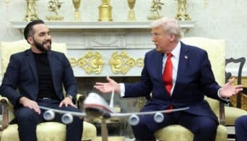 Trump agradece a Bukele por aceptar y detener a migrantes expulsados de EU