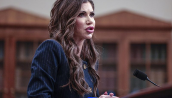 Sospechoso de tiroteo en Washington D.C. se radicalizó en EE.UU., según Kristi Noem