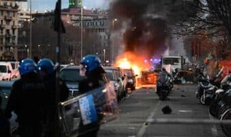 Deja campal entre radicales de Inter y Genoa tres policías heridos | Video