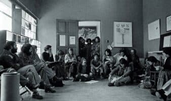 ‘Los grupos y otras revueltas artísticas’, una muestra que mira de frente al periodo de la Guerra Sucia