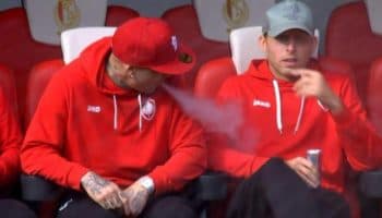 Suspenden Radja Nainggolan por fumar en la banca | Video