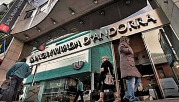 Correos secretos del banco de priistas influyentes salen a la luz: El País