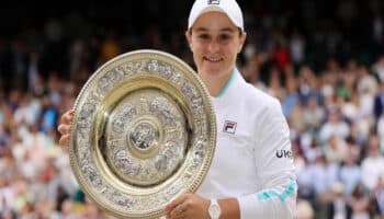 Se estrena Ashleigh Barty, ex número uno del mundo, como mamá