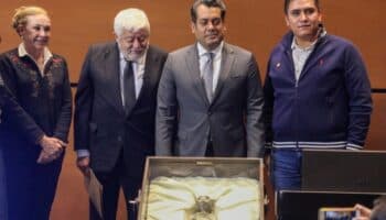 Maussan en el Congreso: la exhibición de un timador | Artículo