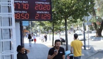 Peso y Bolsa Mexicana vuelven a caer; persiste preocupación por aranceles