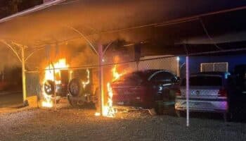 Roban camionetas nuevas de un concesionario en Colima