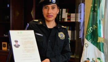 Ascienden a policía que amamantó a bebé en Acapulco; ‘es un ejemplo de humanismo’