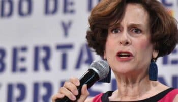 Dresser denuncia hostigamiento con cámaras del AICM tras crítica en redes