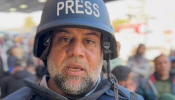 El periodista palestino cuya mujer e hijos murieron en un ataque israelí, pierde a su madre