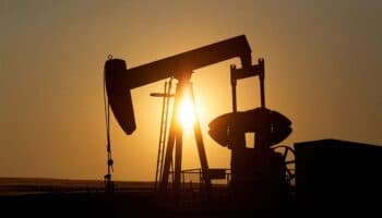 Precios del petróleo crudo suben por tensiones en Medio Oriente
