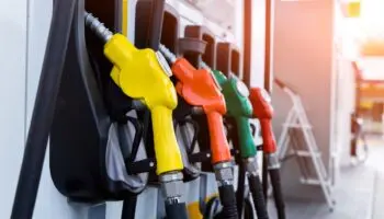 Precio de la gasolina podría baja en el verano: secretario de Energía de EE.UU.