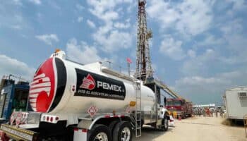 Buque con petróleo mexicano va hacia Cuba para ayudar en su crisis eléctrica