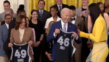 WNBA: Reciben Biden y Harris a campeonas Las Vegas Aces en la Casa Blanca | Video