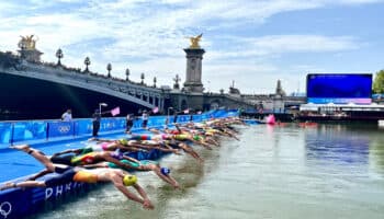 París 2024: Evitan un olímpico papelón por las aguas turbias del río Sena | Video
