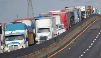 IP llama a resolver ya el bloqueo en la México-Puebla; va para dos días