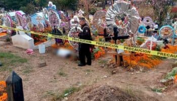 Balacera en panteón de Michoacán deja una mujer fallecida y tres heridas en pleno Día de Muertos