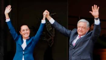 ¿Abrazos, no balazos? Disparan AMLO y Sheinbaum compra de armas y municiones