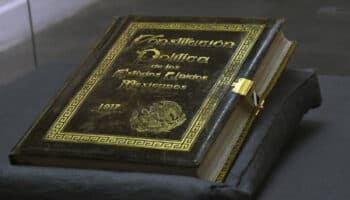 "Hoy en día la Constitución no es más que una sugerencia que puede ser acatada o no": Juan Villoro | Video