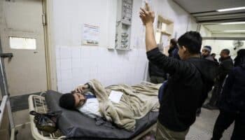 Israel detiene 240 palestinos al irrumpir en hospital de Gaza