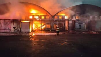 Incendio en la Central de Abastos alcanza 70 locales