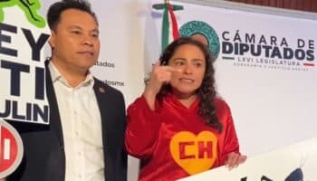 'No contaban con su astucia': Diputada se viste de 'Chapulín Colorado' para presentar iniciativa