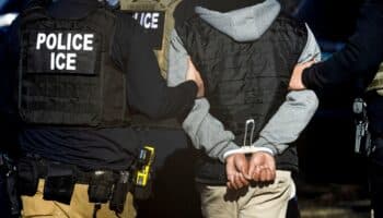 Trump destina más de 250 millones de dólares para pagar a policías que arresten migrantes