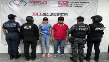Detienen a pareja por golpear a su hija en Chiapas