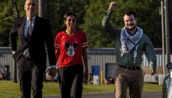 Liberan al activista palestino Mahmoud Khalil de cárcel de EU