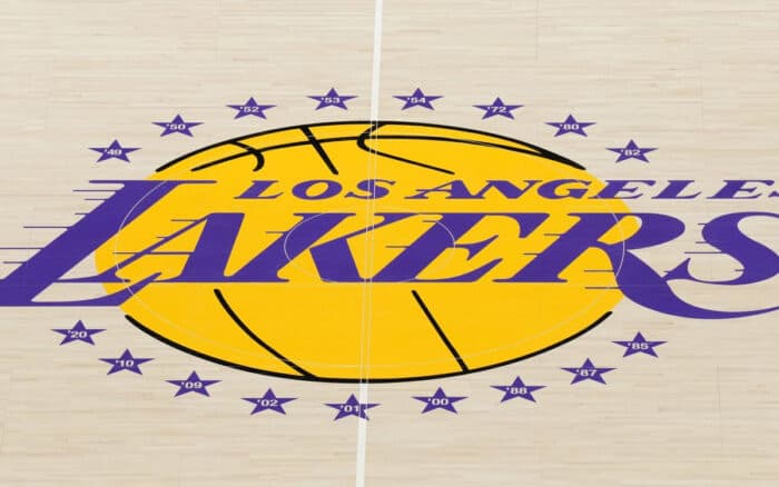 Josh Kushner y Bob Iger son los nuevos dueños de los Lakers