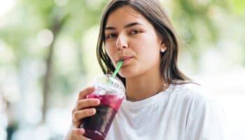 Bebida energética dirigida a mujeres tiene ingrediente que ‘induce a comer desmedidamente’: EPC