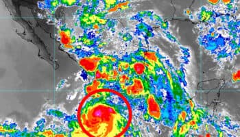 Flossie se convierte en huracán frente a Michoacán