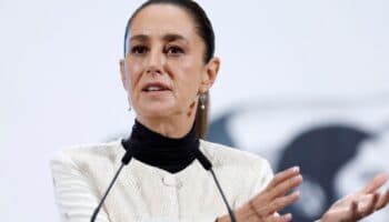 Sheinbaum pide a proveedores de Pemex no caer en 'coyotes' para agilizar pagos