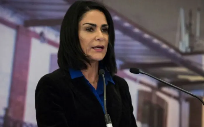 Lydia Cacho presenta libro y advierte: 'Necesitan que esté muerta'