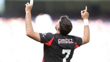 Santiago Giménez es duramente criticado por su físico en Italia | Video