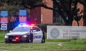 Muere un mexicano que resultó herido en el ataque a oficina de ICE en Texas