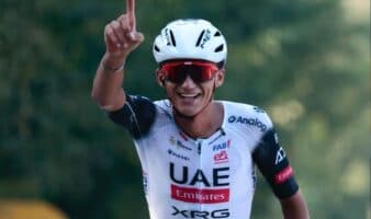 Isaac Del Toro suma su decimoquinta victoria de la temporada