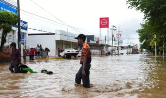 Suman 64 personas fallecidas y 65 no localizadas por lluvias en cinco estados, informa Protección Civil